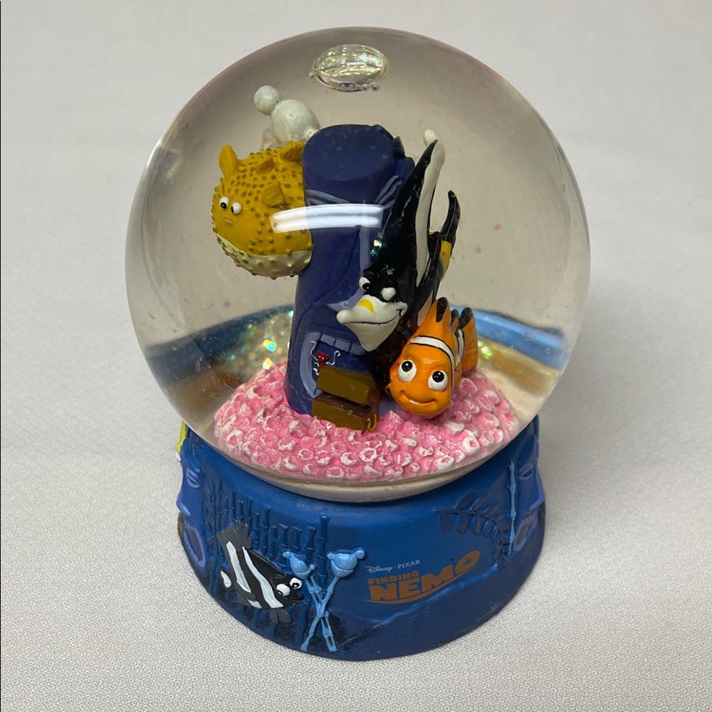 Finding Nemo Snow Globe